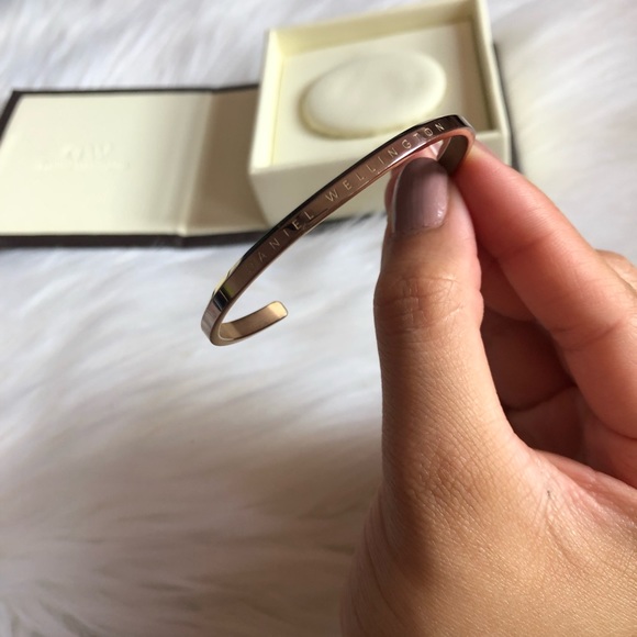 Daniel Wellington Classic Rose Gold Bracelet Cuff - Picture 4 of 8